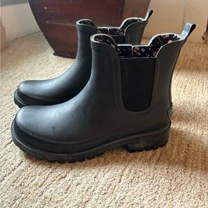 Lucky Brand Chelsea rain boots - sz9